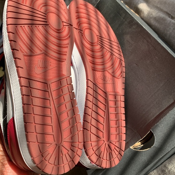 Air Jordan 1 Low - Picture 6 of 10